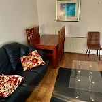 3 Beds,2 Bedroom Cosy Apt Near City Centre Glasgow